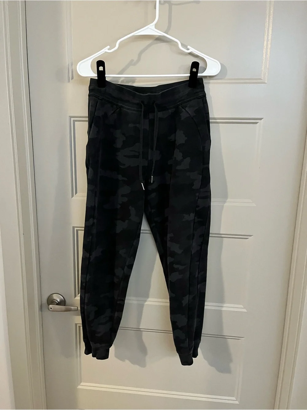 Lululemon Scuba High-Rise Cropped Jogger Heritage 365 Camo Deep Coal Multi